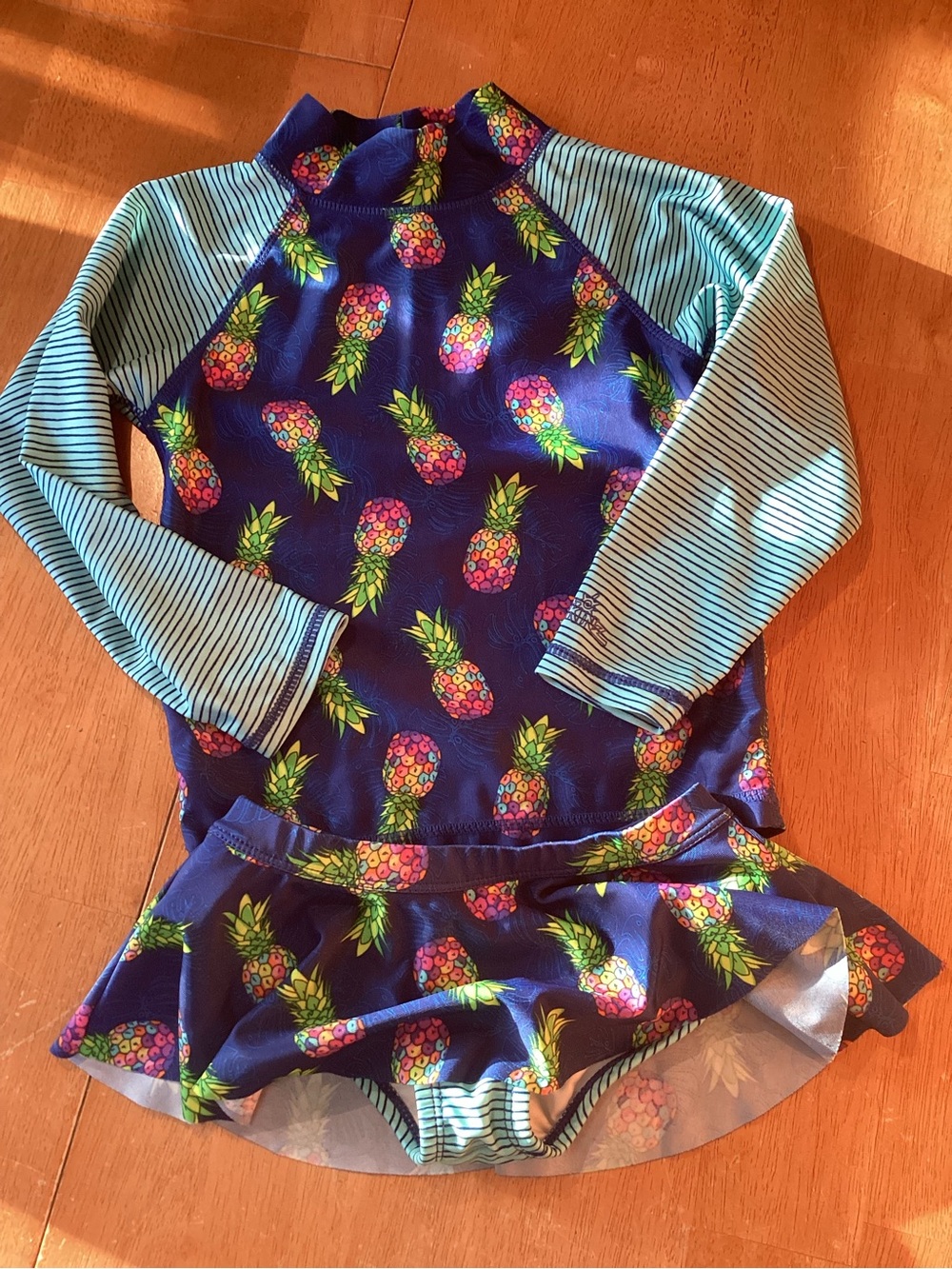 UV Skinz Swim Set Girls 6 Rash Guard Top & Bottom/Skirt UVA 50+ pineapple/stripe